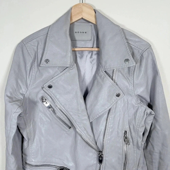 BLANKNYC | LIGHT GREY BIKER  FAUX LEATHER JACKET - Picture 4 of 14